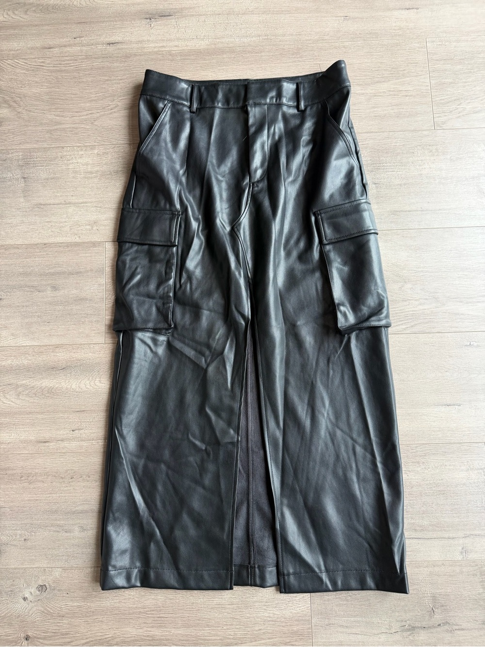 Avec Les Filles Cargo Vegan Leather Skirt - black - size medium